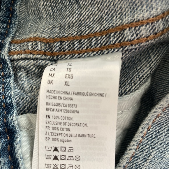 American Eagle Outfitters Distressed Jean Jacket with Floral Embroidery Size XL - Picture 6 of 7